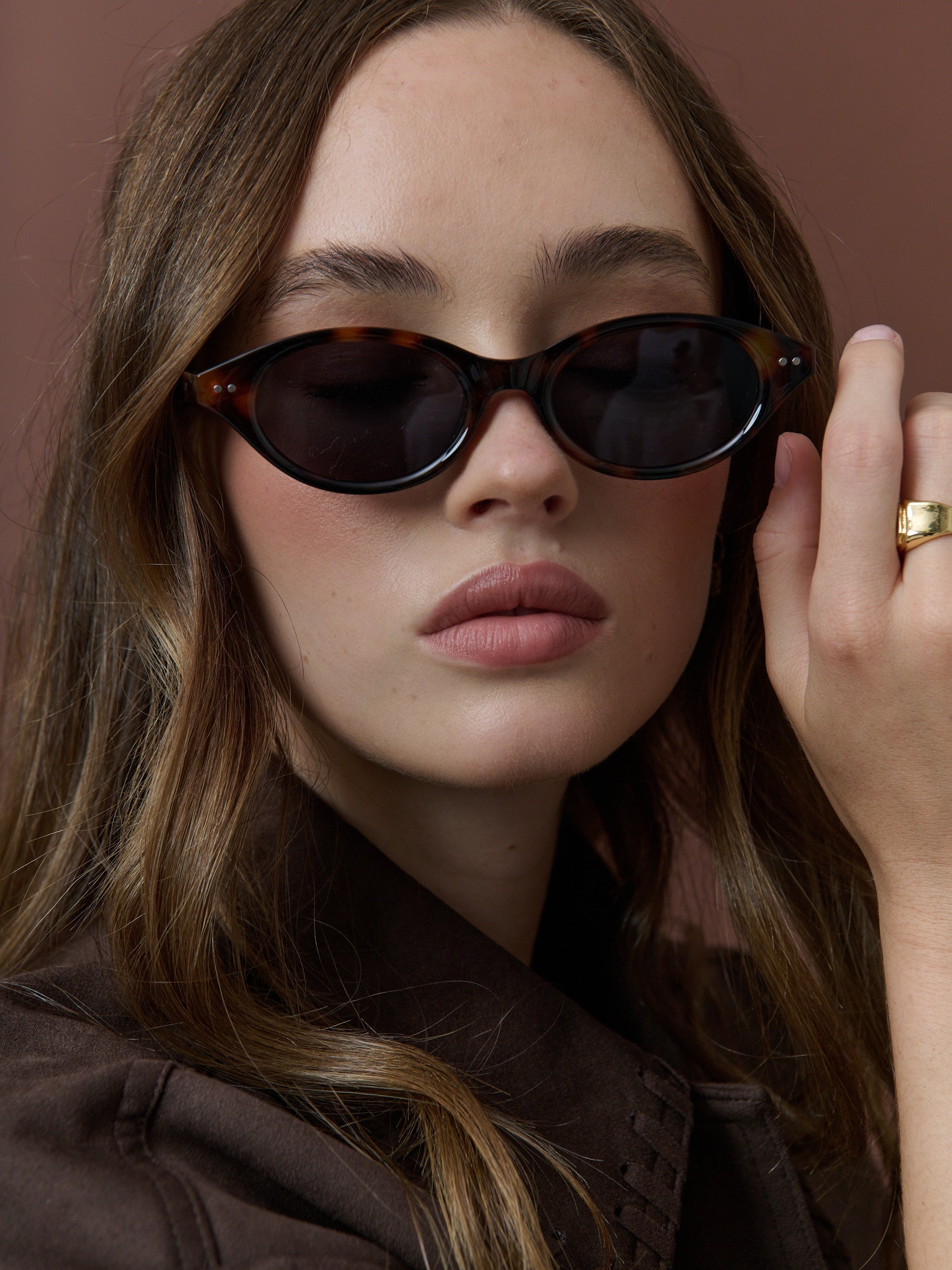 Aire Sleek Oval Sunglasses